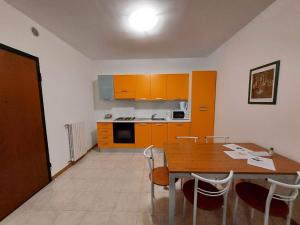 A cozinha ou cozinha compacta de Meridian 45 A3