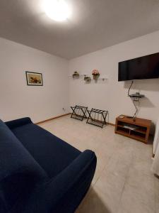 Televízia a/alebo spoločenská miestnosť v ubytovaní Meridian 45 A3