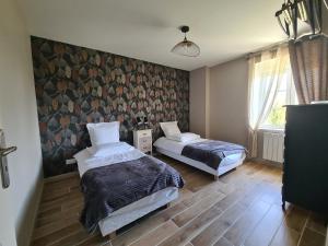 Katil atau katil-katil dalam bilik di Gîte chaleureux jusqu'à 6 pers à partir de 2 pers et 3 nuits min