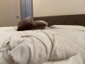 Letto o letti in una camera di PALMANOVA SUITE HOME