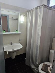 Ένα μπάνιο στο Hotel Leta 