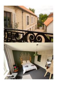 twee foto's van een slaapkamer met een bed op een balkon bij La Longère de Neuville-Futuroscope-Poitiers in Neuville-du-Poitou