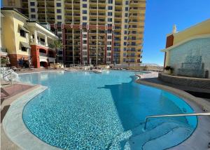 Bassein majutusasutuses Bright, Corner Unit With Incredible Gulf And Sunset Views! või selle lähedal