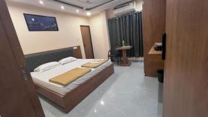 Ένα ή περισσότερα κρεβάτια σε δωμάτιο στο HOTEL PARADISE INN