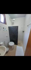 a bathroom with a toilet and a sink at Cantinho do Cerrado in Pirenópolis