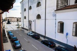 Il quartiere o una zona nella vicinanze della villa