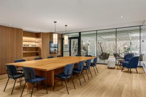 A kitchen or kitchenette at AC Hotel Gava Mar