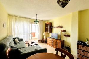 Televisyen dan/atau pusat hiburan di Almerimar Seaside Flat