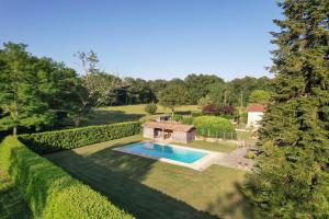 an overhead view of a garden with a swimming pool at Domaine de Laguneaussan in Lesparre-Médoc