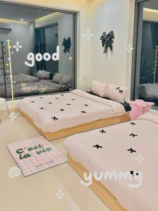 Ein Bett oder Betten in einem Zimmer der Unterkunft Jeju Homestay