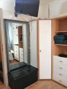 a room with a mirror and a closet at Apartamenty na doby in Siedlce