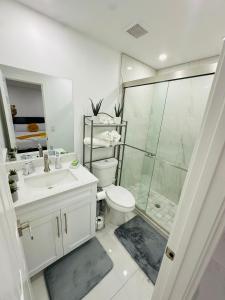 a bathroom with a toilet sink and a shower at Green planet in Naples