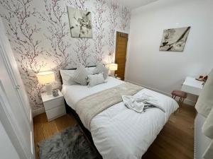 Un ou plusieurs lits dans un hébergement de l'établissement 2 Bedroom Apartment In Central London