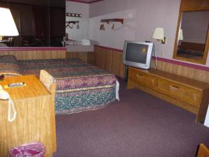 a hotel room with two beds and a tv at Red Rose Motel in Elizabethtown