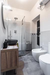 Koupelna v ubytování Loano centro Storico appartamento Loft con ParcheggioPrivatoGratuito