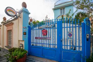 a blue gate in front of a house at Eco hostel floreale in Ercolano