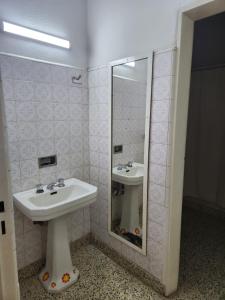 a bathroom with two sinks and a mirror at Casa Verde in Centenario