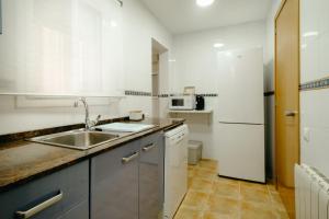 A kitchen or kitchenette at Apartamento Céntrico
