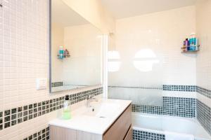 Ett badrum på Apartamentos Go - Chalet Calera