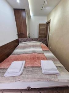 Tempat tidur dalam kamar di Apartman Katarina