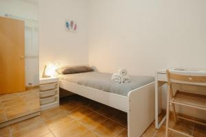 A bed or beds in a room at Apartamento Céntrico