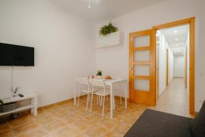 A television and/or entertainment centre at Apartamento Céntrico
