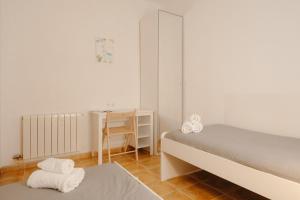 A bed or beds in a room at Apartamento Céntrico