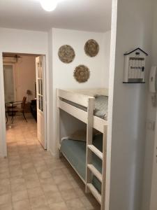 a room with bunk beds and a hallway with a table at Le Sémaphore in Cayeux-sur-Mer
