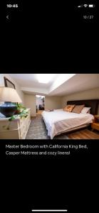 Una foto de un dormitorio con cama y escritorio en 2 Bedroom by Zoo, Metro, Park and Embassies in Forest Hills - Best Location, en Washington