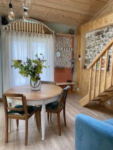 Posezení v ubytování Logement atypique et charmant dans les marais, studio espace ouvert