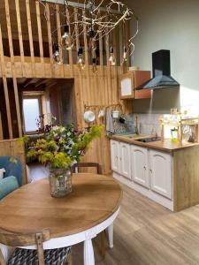 Kuchyň nebo kuchyňský kout v ubytování Logement atypique et charmant dans les marais, studio espace ouvert