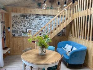 Χώρος καθιστικού στο Logement atypique et charmant dans les marais, studio espace ouvert