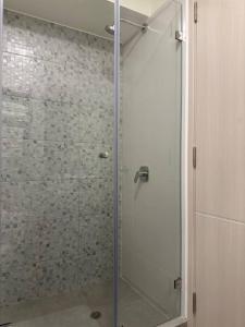a shower with a glass door in a bathroom at San Isidro Estreno Luxury Apart Pool Gym 804SI in Lima