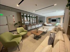 a large living room with a couch and chairs at San Isidro Estreno Luxury Apart Pool Gym 804SI in Lima