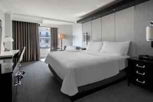 Postel nebo postele na pokoji v ubytování JW Marriott Washington, DC + 37 fotografií