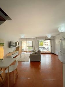 Η κουζίνα ή μικρή κουζίνα στο Duplex 1aLinea PLAYA Incluye PARKING PRIVADO y TRASTERO Wifi FIBRA alta velocidad +31 φωτογραφίες