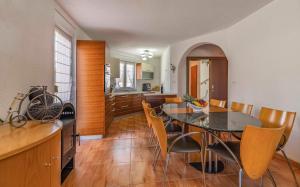 Η κουζίνα ή μικρή κουζίνα στο Ferienhaus Pošesi