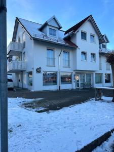 a white house with snow on the ground at ELMIRA in Memmingen