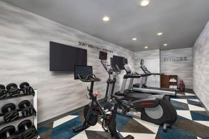 Fitness centrum a/nebo fitness zařízení v ubytování Fairfield Inn and Suites Austin South
