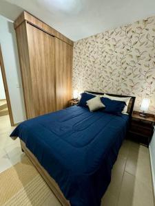 Las Dos PalmasにあるCasa Costa Azulのベッドルーム1室(青いベッド1台付) +13枚の写真