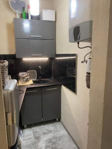 Η κουζίνα ή μικρή κουζίνα στο BM apartament SPA jacuzzi & sauna na WYŁĄCZNOŚĆ +12 φωτογραφίες