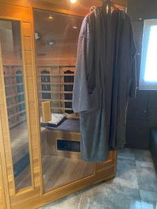 Ένα ή περισσότερα κρεβάτια σε δωμάτιο στο BM apartament SPA jacuzzi & sauna na WYŁĄCZNOŚĆ