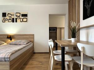 a bedroom with a bed and a table and chairs at Willa Uliaszówka in Szczawnica