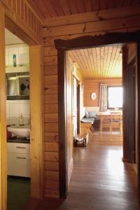 Łóżko lub łóżka w pokoju w obiekcie Urlaub im Blockhaus