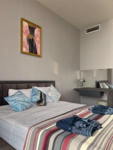 Säng eller sängar i ett rum på Luxury 2BR Condo Terrace&Sea View + Shopping Mall