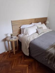 Tempat tidur dalam kamar di Paraná Estudio