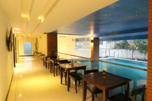 Бассейн в Leelawadee Modern Resort Huaykwang - ลีลาวดี ห้วยขวาง или поблизости