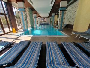 Piscina di Apartment ZAX B7 in Terra Complex o nelle vicinanze