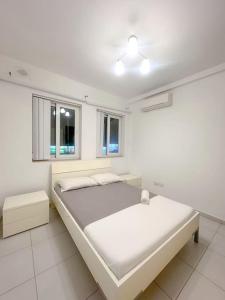 Katil atau katil-katil dalam bilik di Cozy Central Apartment - Swieqi