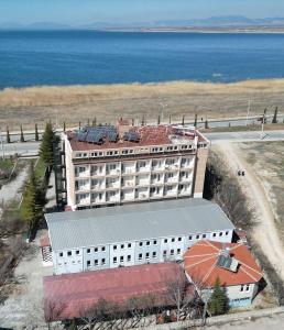 an overhead view of a large white building with the ocean at Gürsoy Kampüs Otel in Beysehir